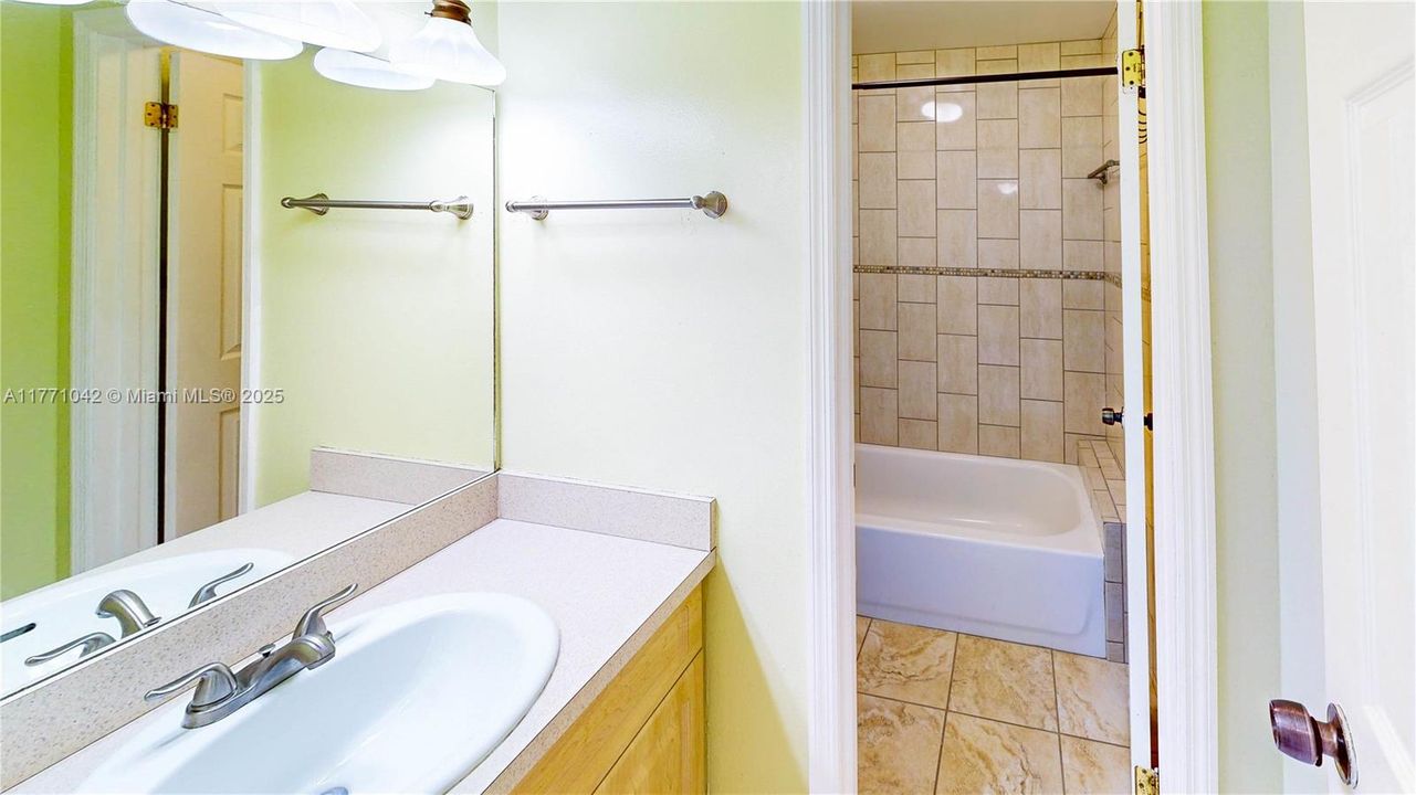 Recently Sold: $215,000 (2 beds, 2 baths, 960 Square Feet)