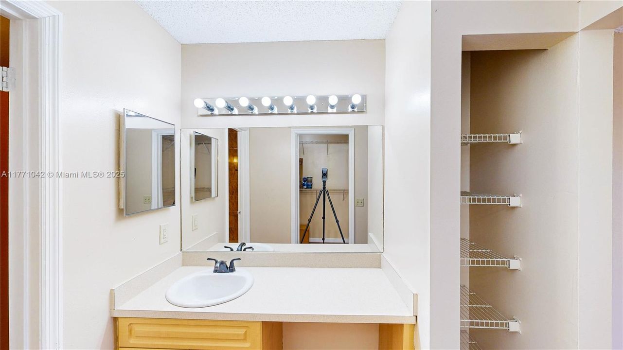 Recently Sold: $215,000 (2 beds, 2 baths, 960 Square Feet)