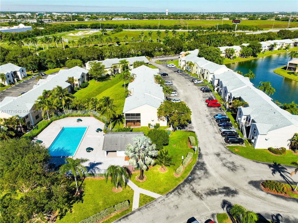 Recently Sold: $215,000 (2 beds, 2 baths, 960 Square Feet)