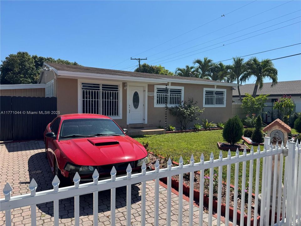 Recently Sold: $605,000 (3 beds, 2 baths, 1128 Square Feet)