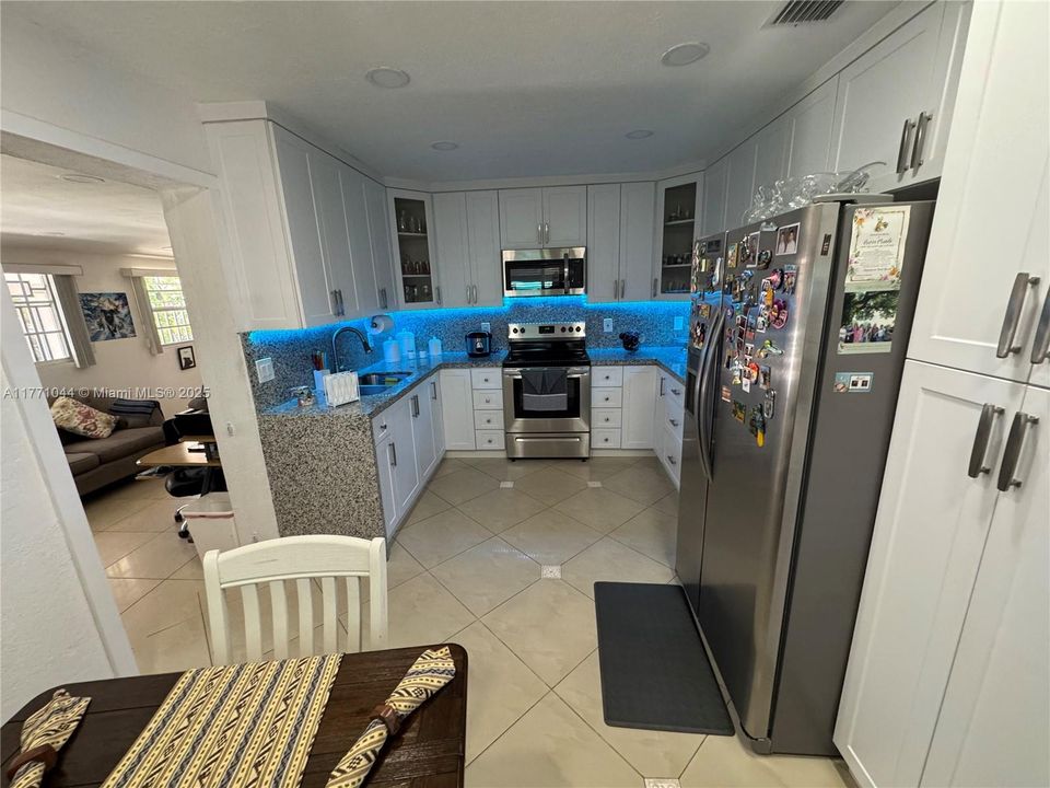 Recently Sold: $605,000 (3 beds, 2 baths, 1128 Square Feet)