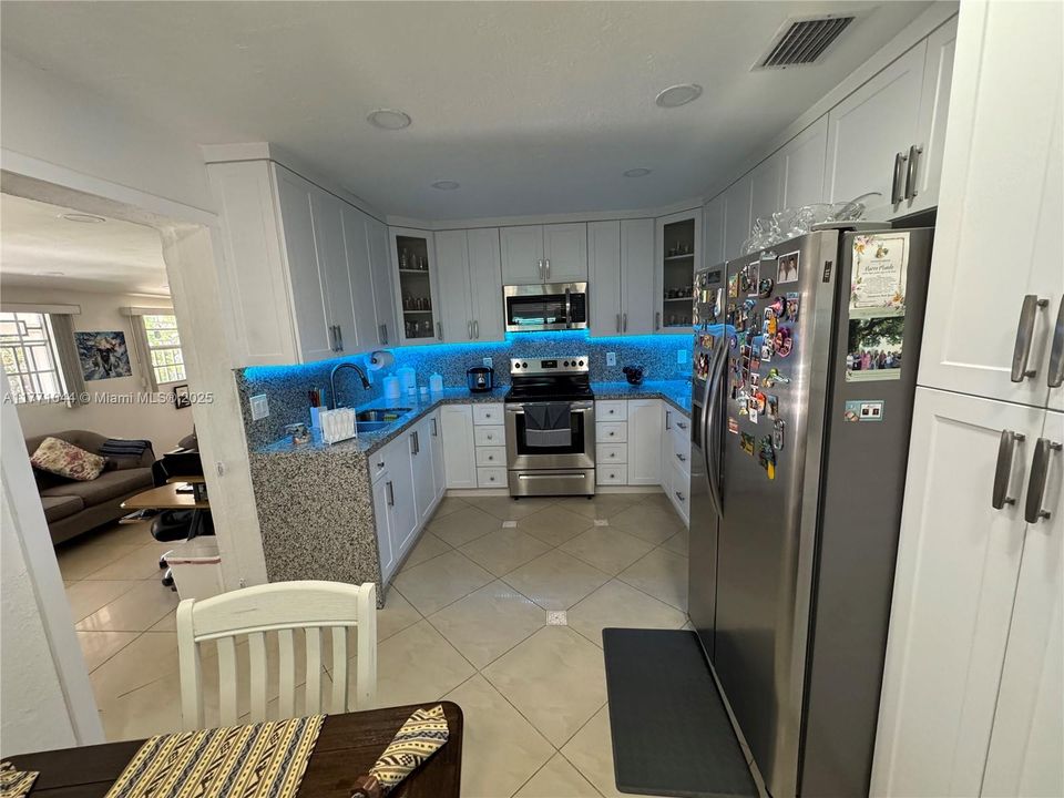 Recently Sold: $605,000 (3 beds, 2 baths, 1128 Square Feet)