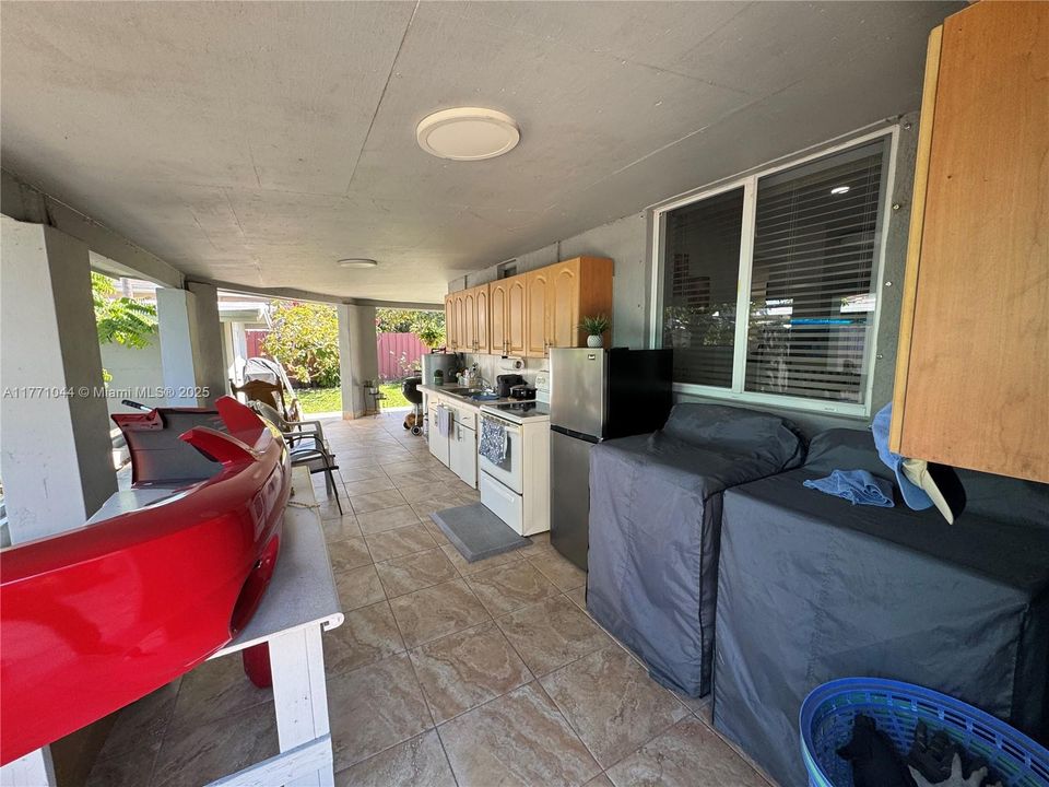 Recently Sold: $605,000 (3 beds, 2 baths, 1128 Square Feet)