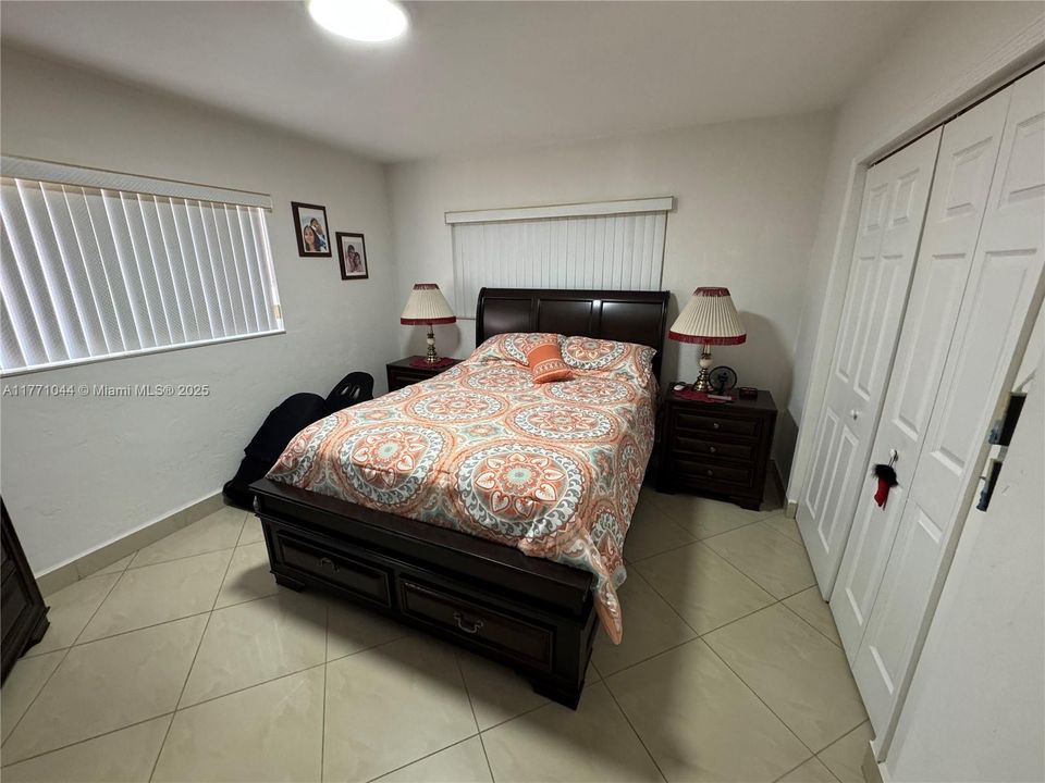 Recently Sold: $605,000 (3 beds, 2 baths, 1128 Square Feet)