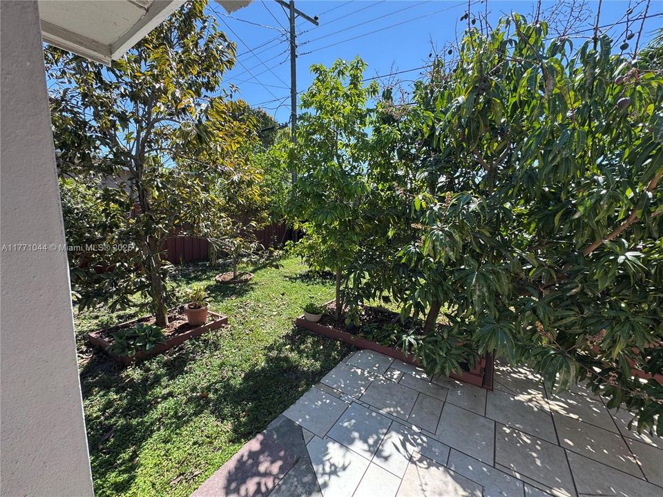 Recently Sold: $605,000 (3 beds, 2 baths, 1128 Square Feet)