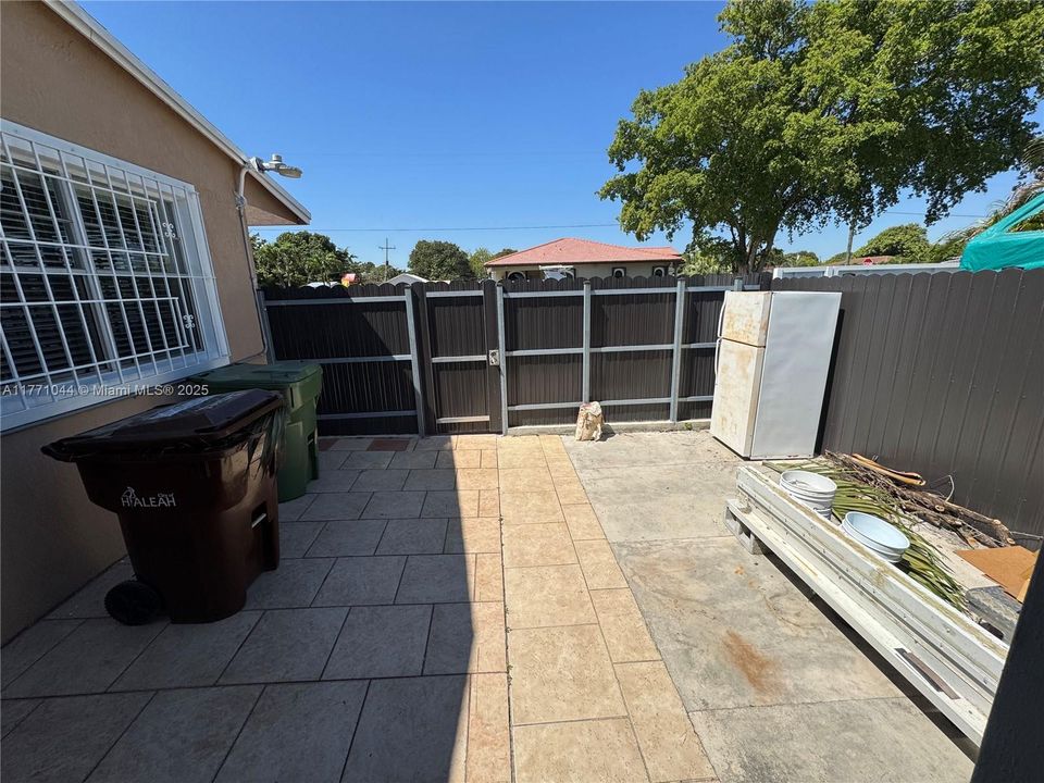 Recently Sold: $605,000 (3 beds, 2 baths, 1128 Square Feet)