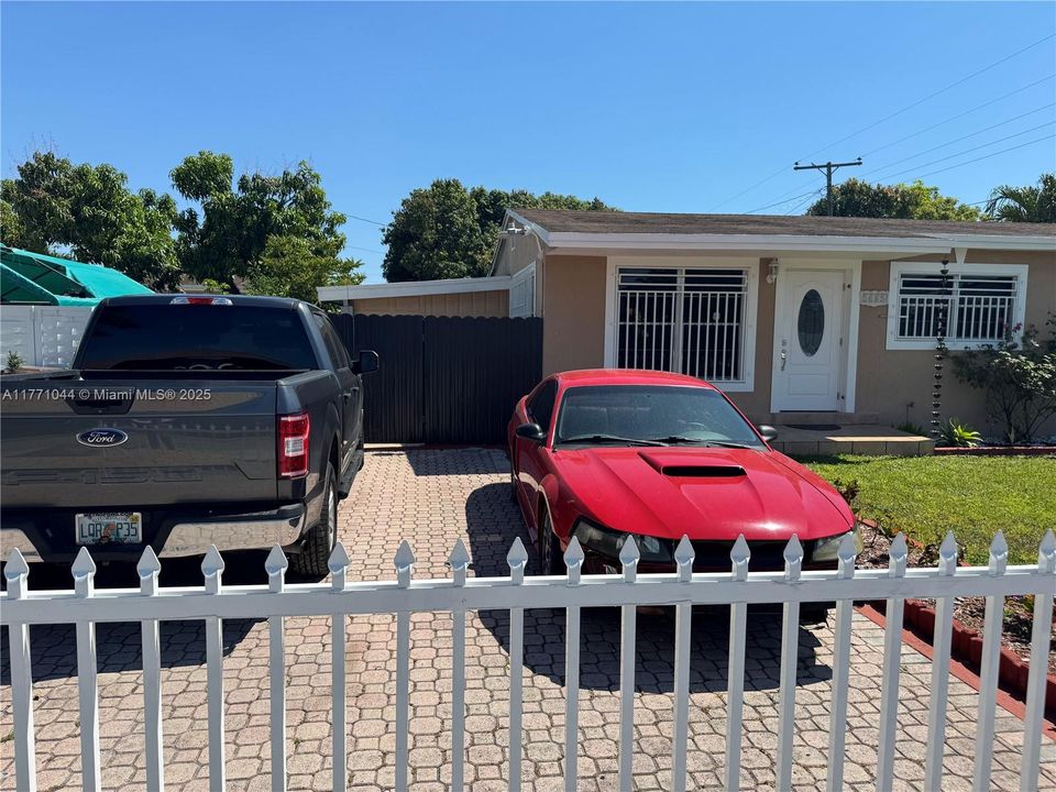 Recently Sold: $605,000 (3 beds, 2 baths, 1128 Square Feet)