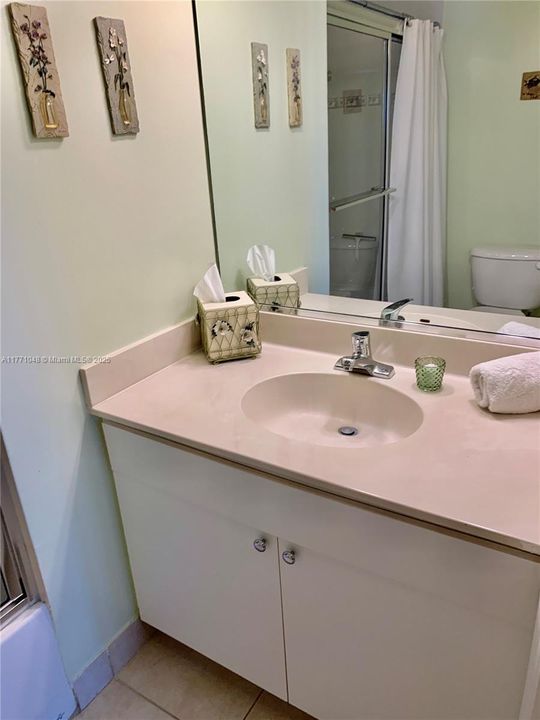 出租: $4,000 (2 贝兹, 2 浴室, 1211 平方英尺)