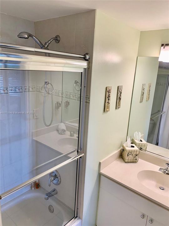 出租: $4,000 (2 贝兹, 2 浴室, 1211 平方英尺)