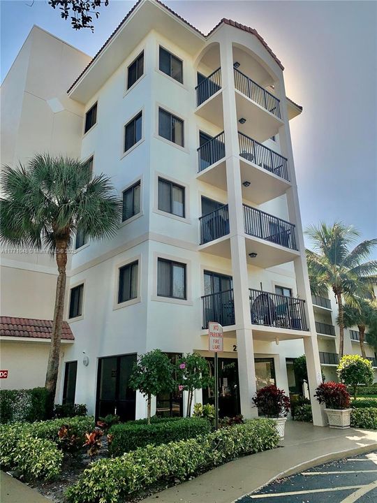 出租: $4,000 (2 贝兹, 2 浴室, 1211 平方英尺)