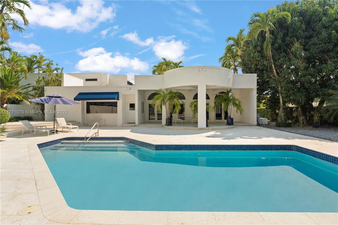 Recently Sold: $2,150,000 (6 beds, 5 baths, 4750 Square Feet)