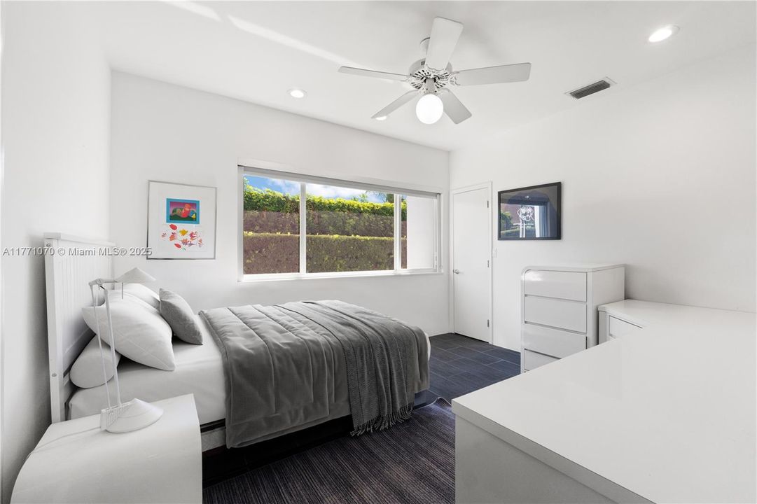 Recently Sold: $2,150,000 (6 beds, 5 baths, 4750 Square Feet)