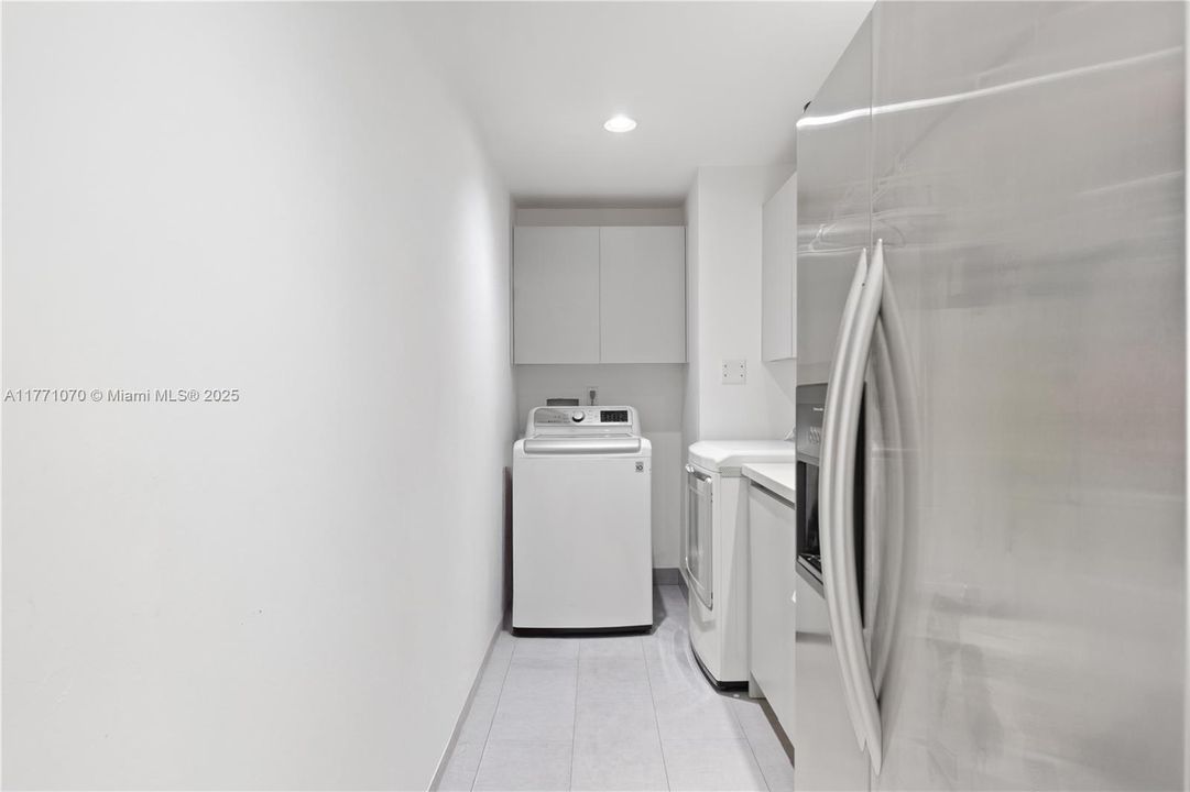 Recently Sold: $2,150,000 (6 beds, 5 baths, 4750 Square Feet)