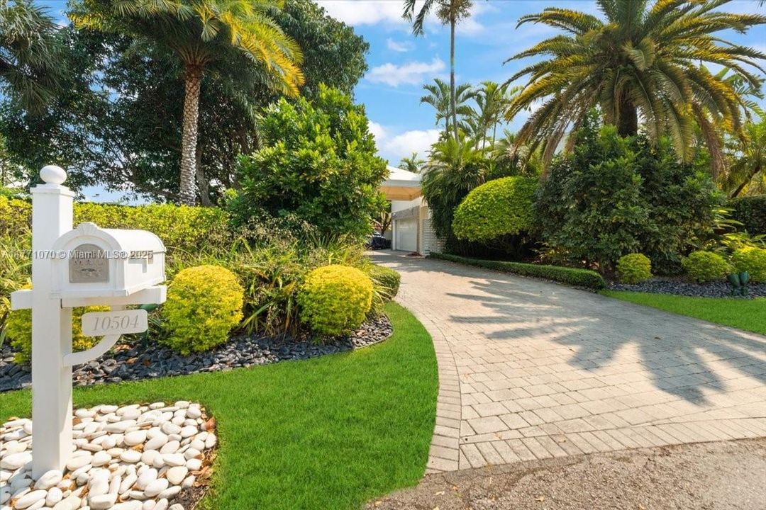 Recently Sold: $2,150,000 (6 beds, 5 baths, 4750 Square Feet)