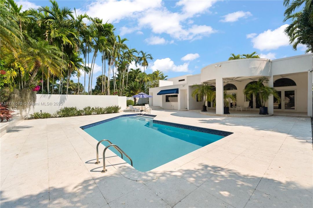 Recently Sold: $2,150,000 (6 beds, 5 baths, 4750 Square Feet)