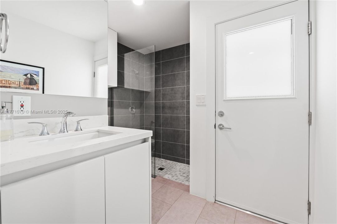 Recently Sold: $2,150,000 (6 beds, 5 baths, 4750 Square Feet)