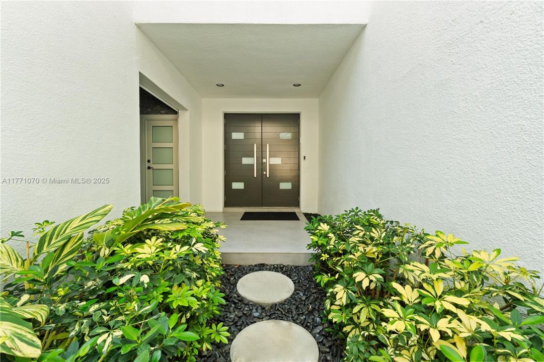 Recently Sold: $2,150,000 (6 beds, 5 baths, 4750 Square Feet)