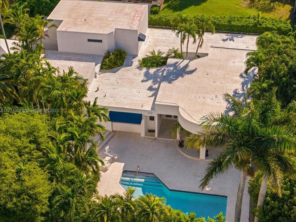 Recently Sold: $2,150,000 (6 beds, 5 baths, 4750 Square Feet)