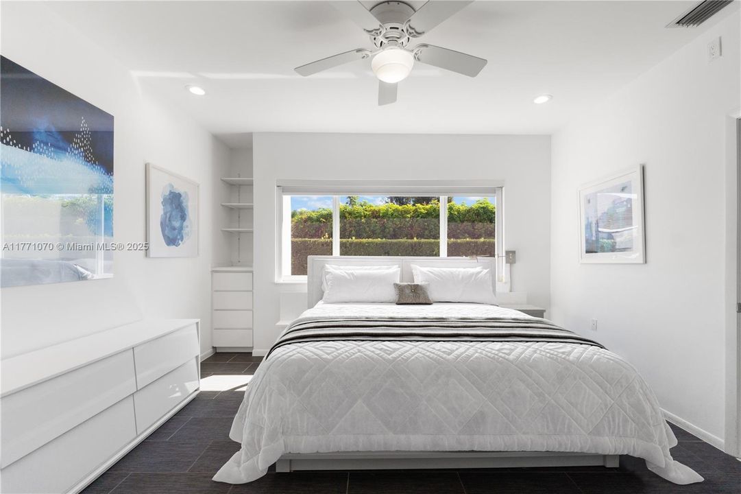 Recently Sold: $2,150,000 (6 beds, 5 baths, 4750 Square Feet)