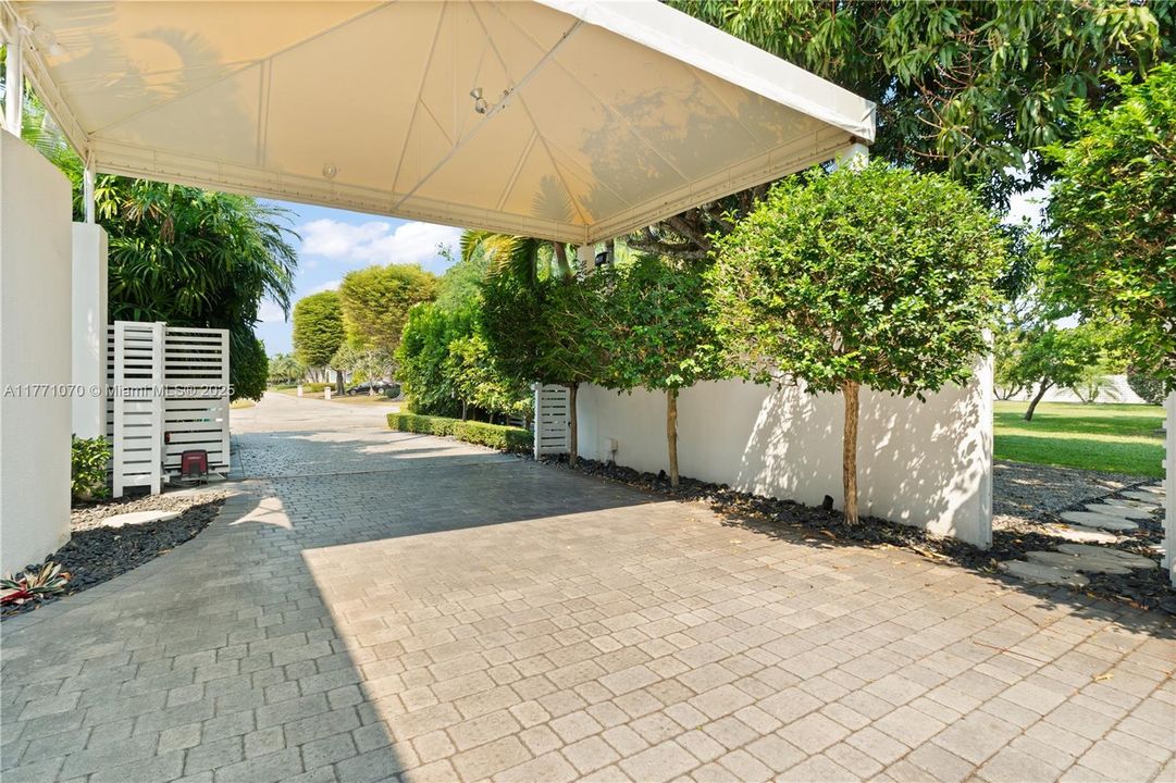 Recently Sold: $2,150,000 (6 beds, 5 baths, 4750 Square Feet)