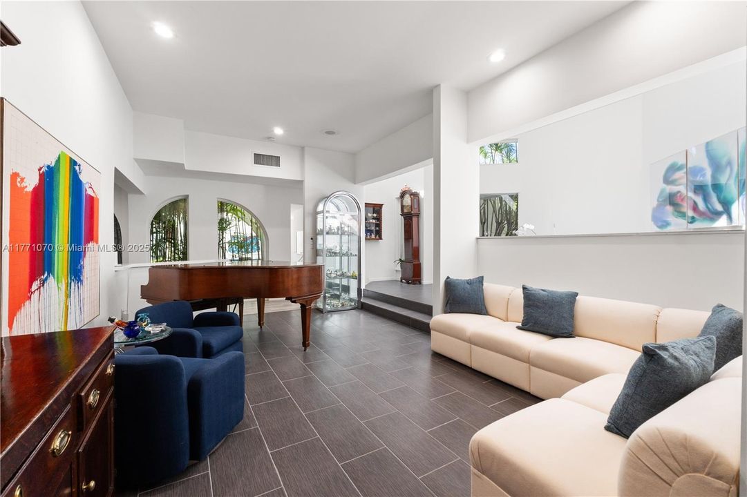 Recently Sold: $2,150,000 (6 beds, 5 baths, 4750 Square Feet)