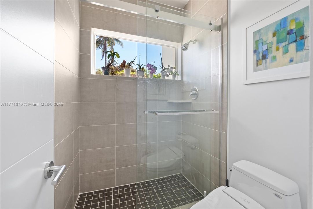 Recently Sold: $2,150,000 (6 beds, 5 baths, 4750 Square Feet)