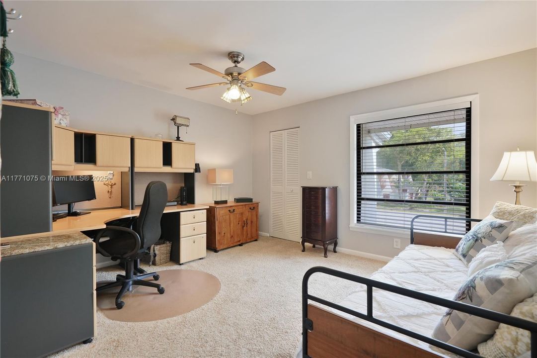 For Sale: $424,999 (2 beds, 2 baths, 1375 Square Feet)