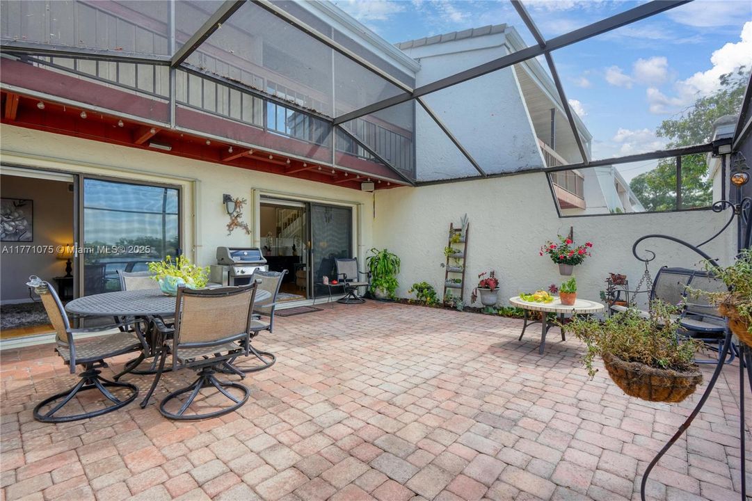 For Sale: $424,999 (2 beds, 2 baths, 1375 Square Feet)