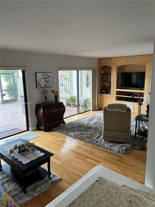 For Sale: $424,999 (2 beds, 2 baths, 1375 Square Feet)