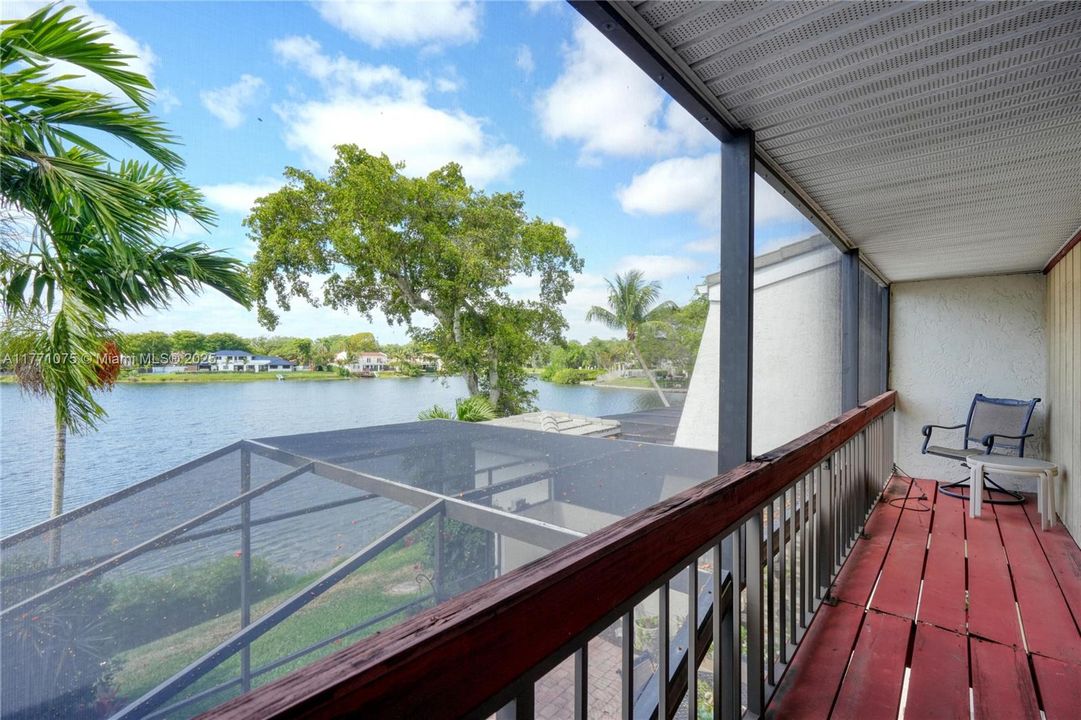 For Sale: $424,999 (2 beds, 2 baths, 1375 Square Feet)