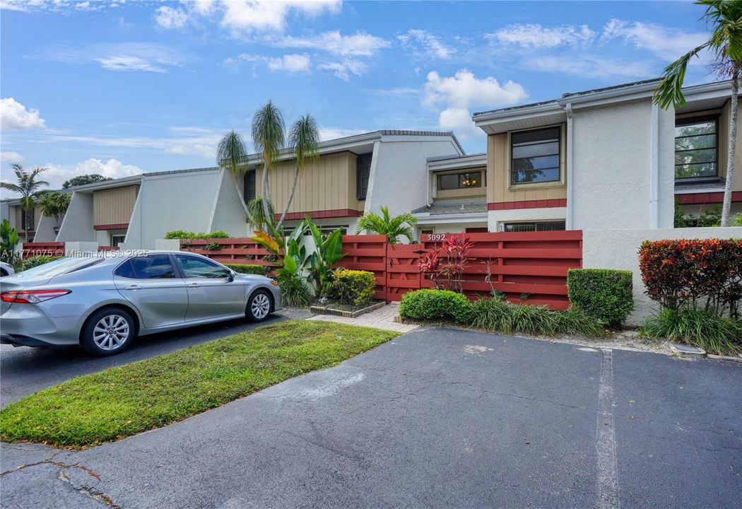 For Sale: $424,999 (2 beds, 2 baths, 1375 Square Feet)