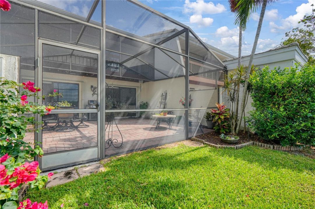 For Sale: $424,999 (2 beds, 2 baths, 1375 Square Feet)