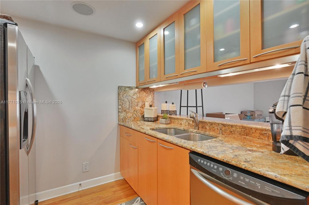 For Sale: $424,999 (2 beds, 2 baths, 1375 Square Feet)