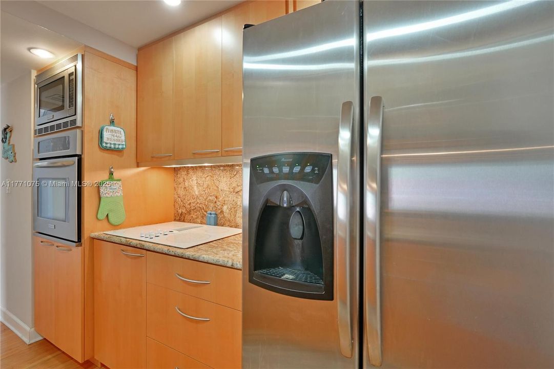 For Sale: $424,999 (2 beds, 2 baths, 1375 Square Feet)