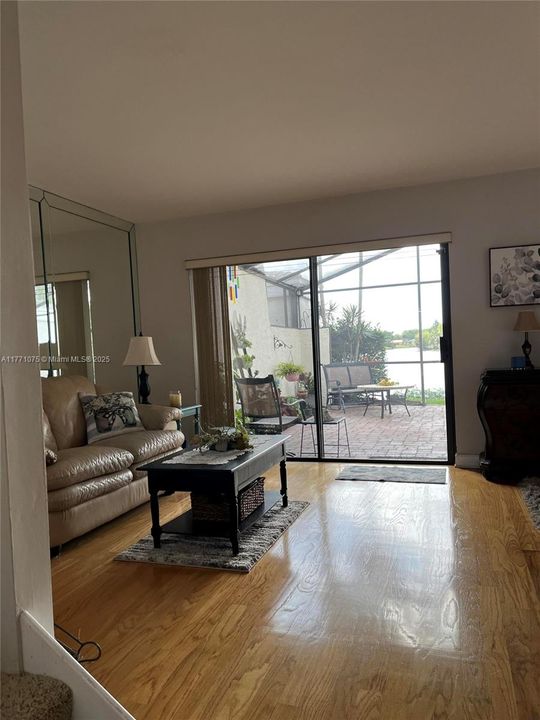 For Sale: $424,999 (2 beds, 2 baths, 1375 Square Feet)