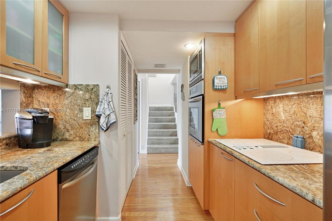 For Sale: $424,999 (2 beds, 2 baths, 1375 Square Feet)