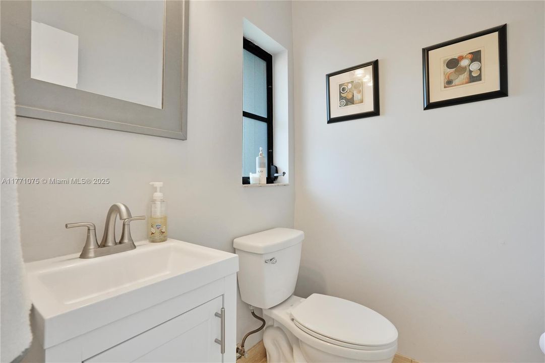 For Sale: $424,999 (2 beds, 2 baths, 1375 Square Feet)