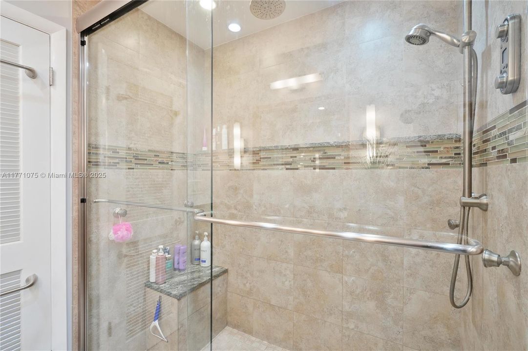 For Sale: $424,999 (2 beds, 2 baths, 1375 Square Feet)