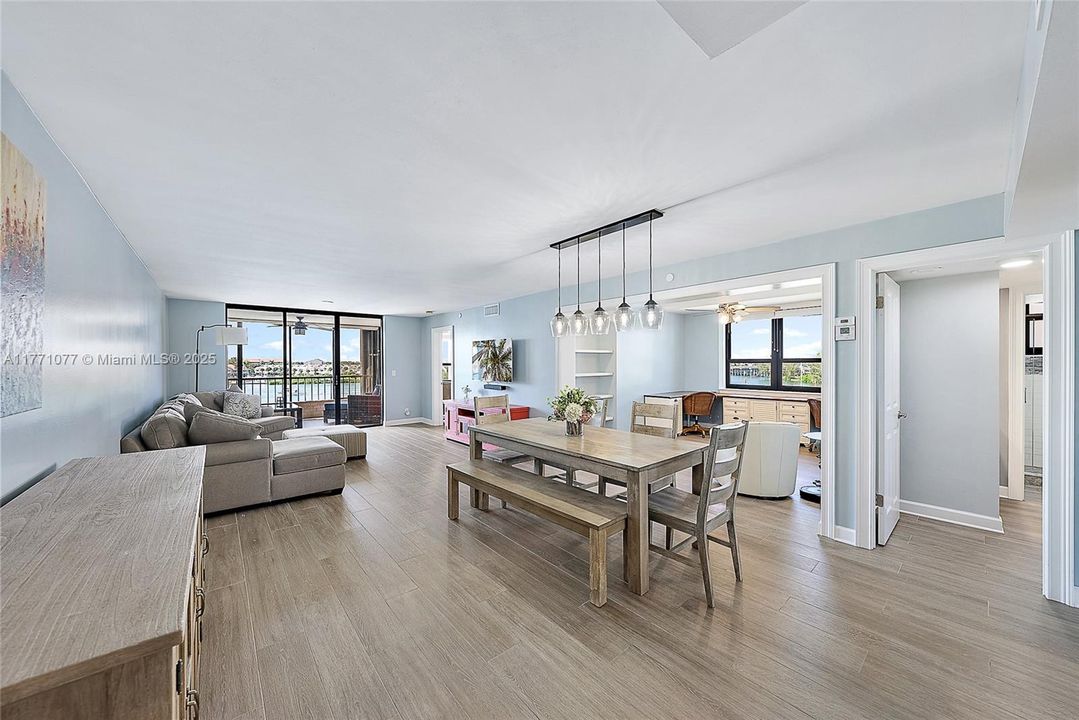 Недавно продано: $900,000 (2 спален, 2 ванн, 1520 Квадратных фут)