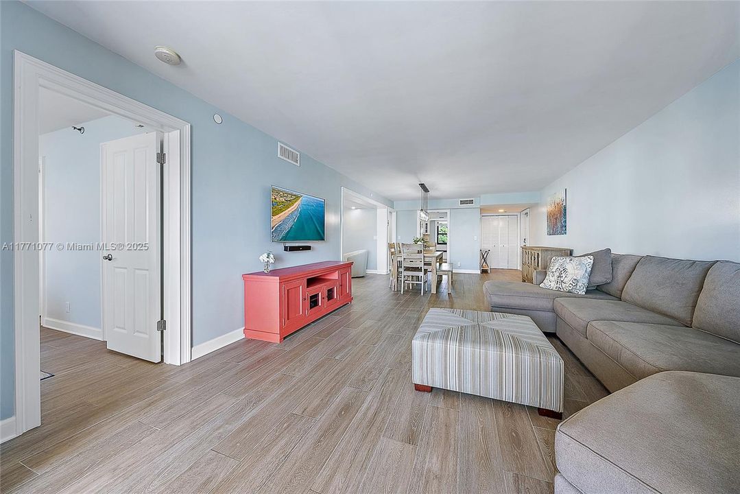 Недавно продано: $900,000 (2 спален, 2 ванн, 1520 Квадратных фут)