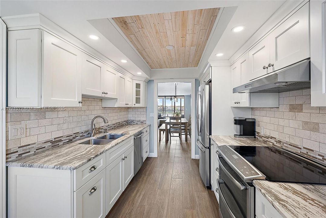 Недавно продано: $900,000 (2 спален, 2 ванн, 1520 Квадратных фут)