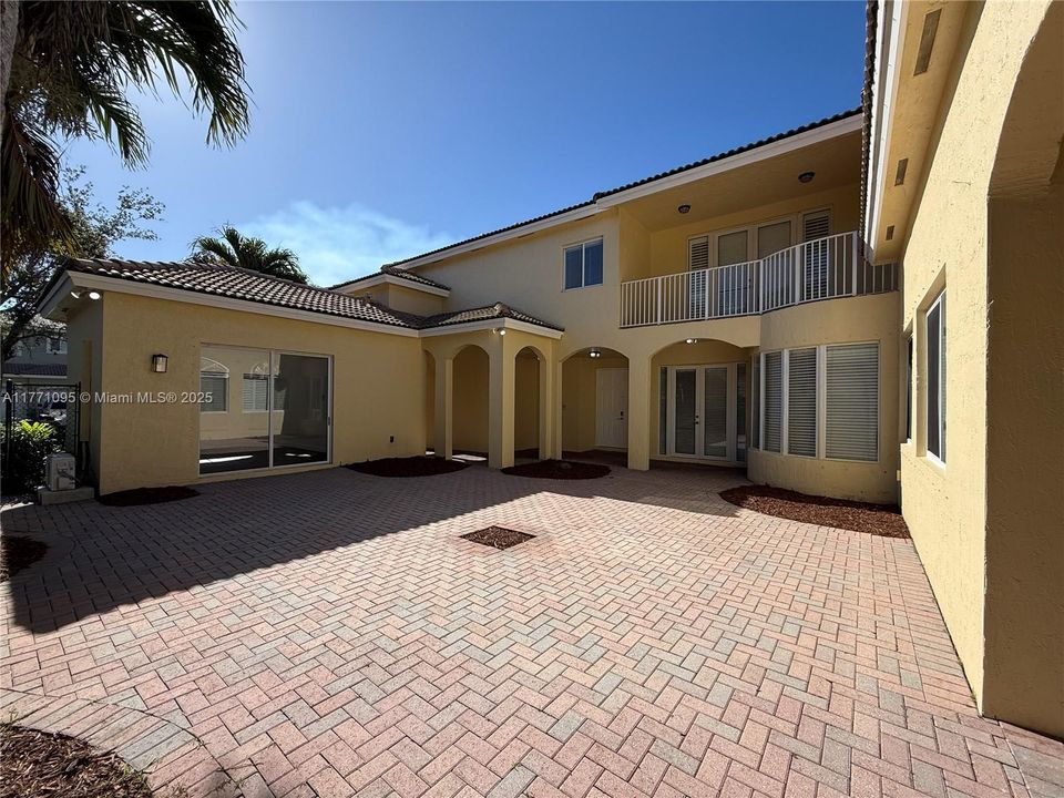 Recently Rented: $4,300 (5 beds, 4 baths, 3567 Square Feet)