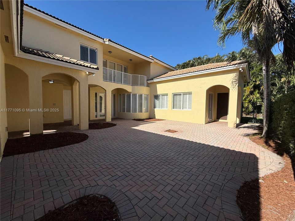 Recently Rented: $4,300 (5 beds, 4 baths, 3567 Square Feet)