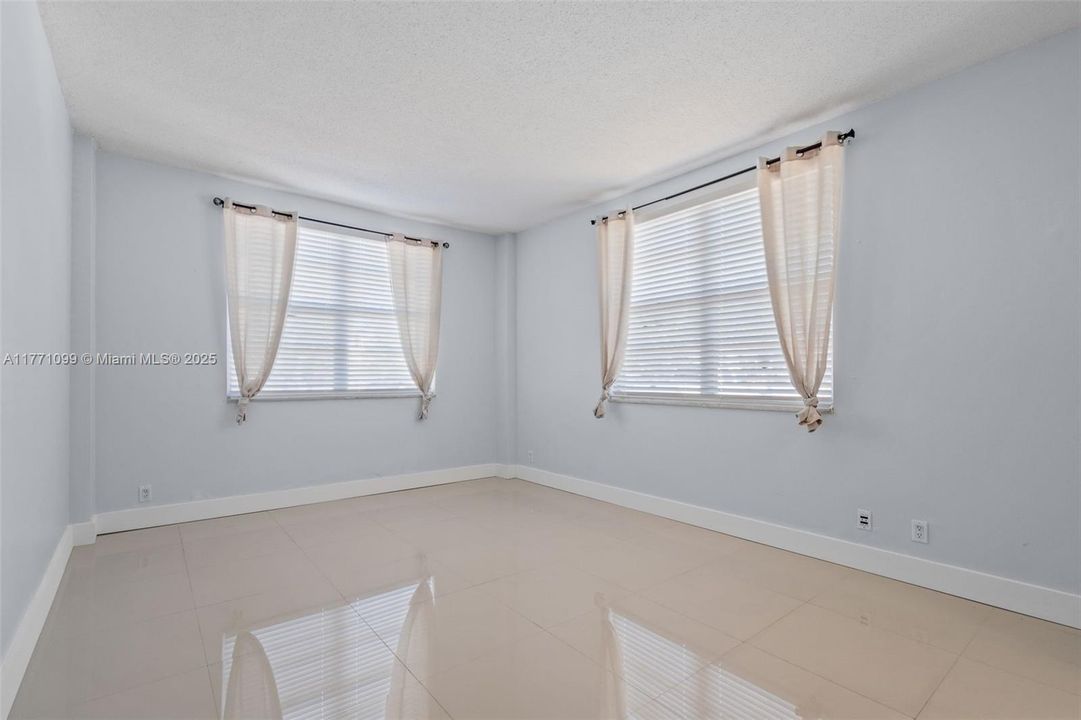 Recently Rented: $2,600 (2 beds, 2 baths, 1149 Square Feet)