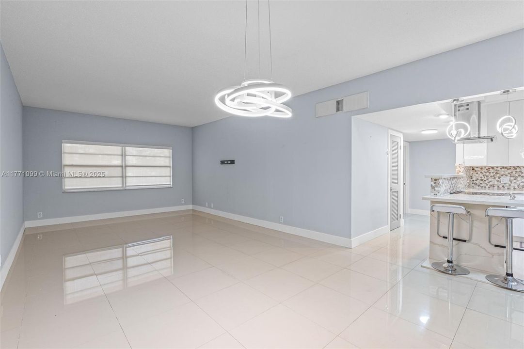 Recently Rented: $2,600 (2 beds, 2 baths, 1149 Square Feet)