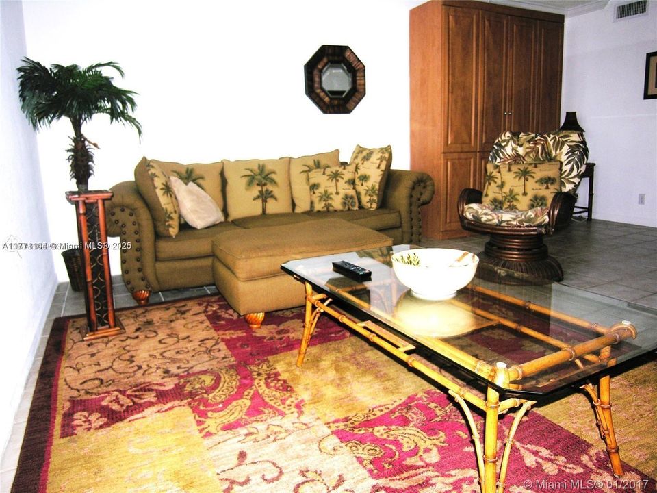 Recently Rented: $1,990 (0 beds, 1 baths, 590 Square Feet)