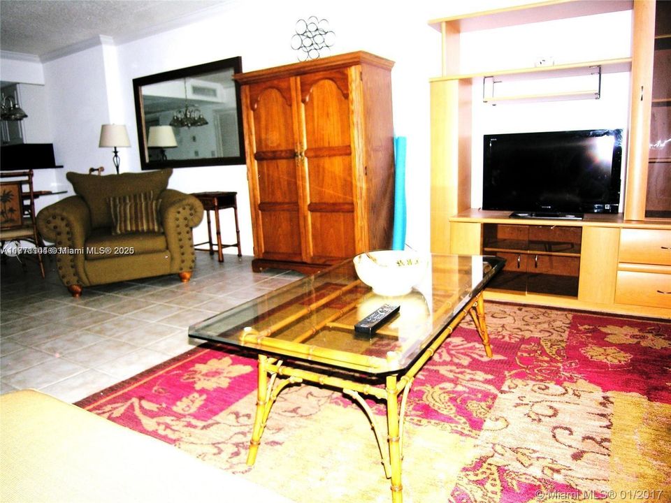 Recently Rented: $1,990 (0 beds, 1 baths, 590 Square Feet)