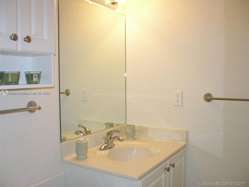 Recently Rented: $1,990 (0 beds, 1 baths, 590 Square Feet)