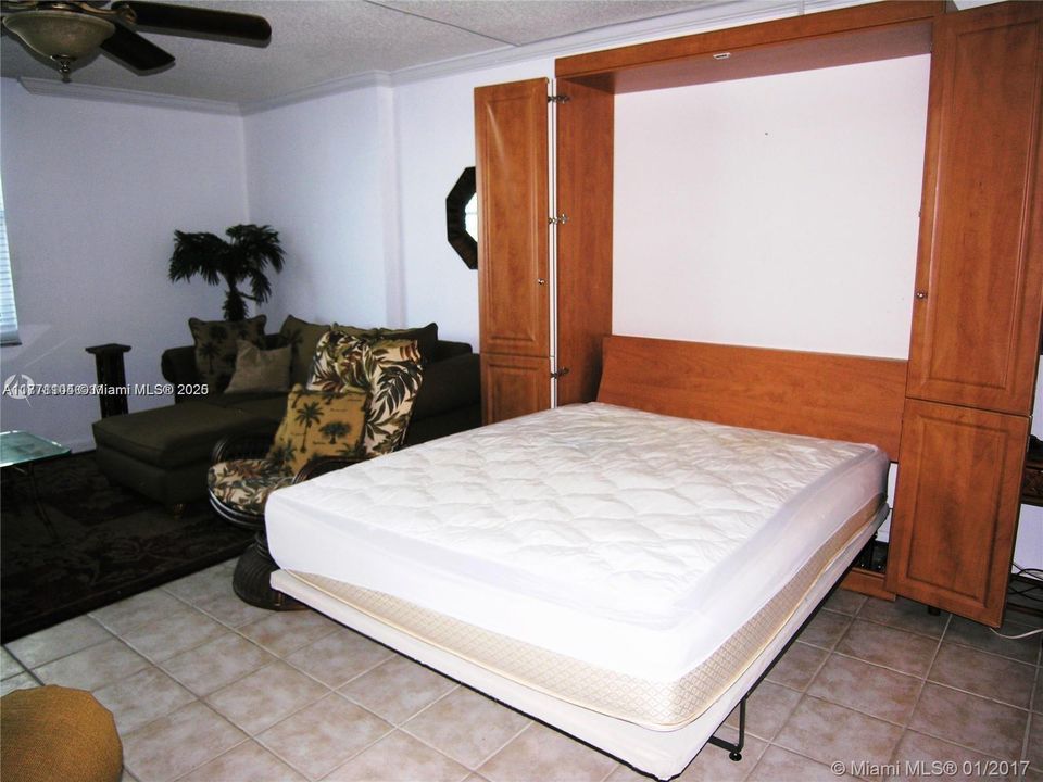 Recently Rented: $1,990 (0 beds, 1 baths, 590 Square Feet)