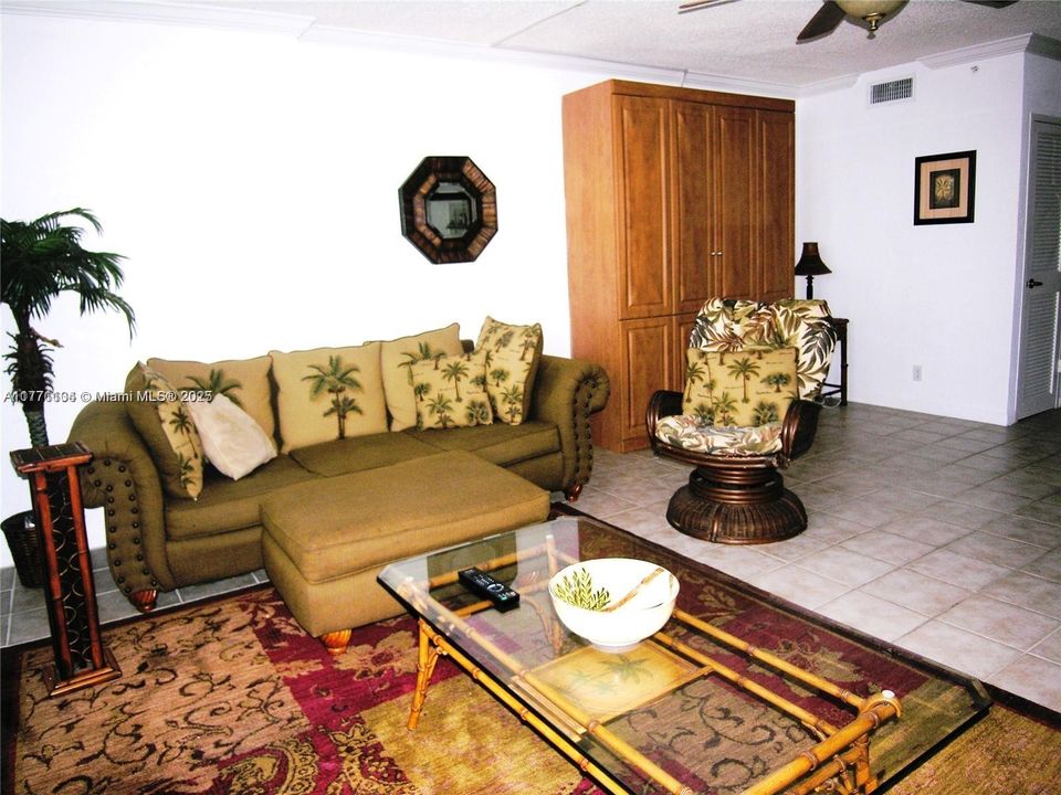 Recently Rented: $1,990 (0 beds, 1 baths, 590 Square Feet)